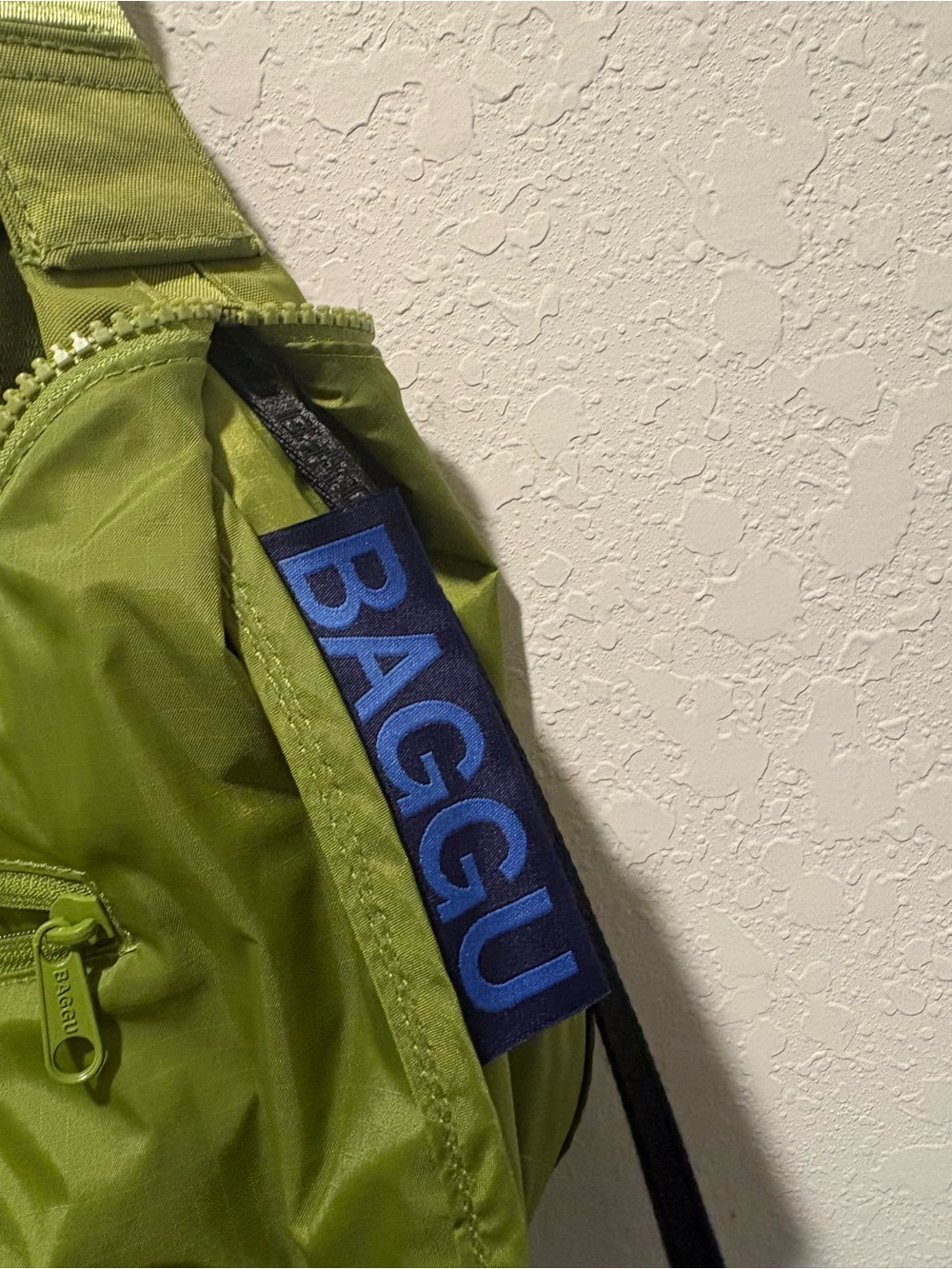 Baggu Medium Crescent in Green Juice - Picture 7 of 8